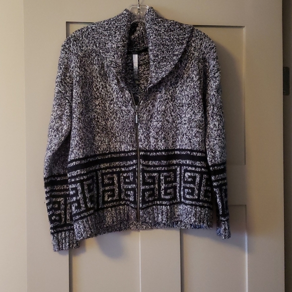 3/45 Kensie grey and black zip up sweater. Size sm - Picture 5 of 7